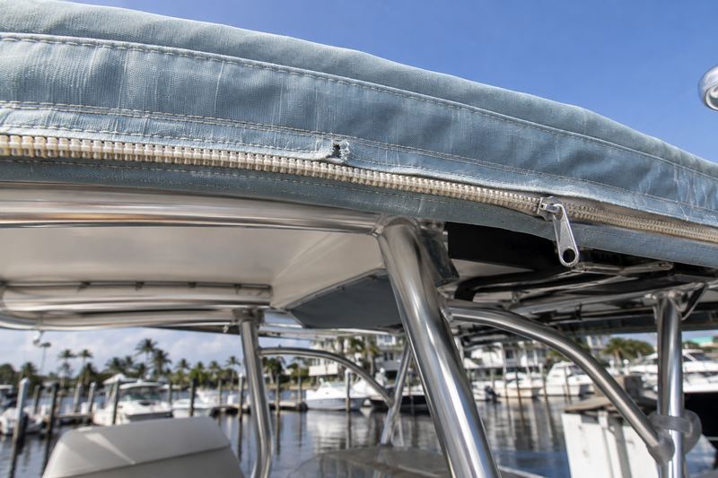 T-top canvas with a split seam, frayed thread and a broken zipper