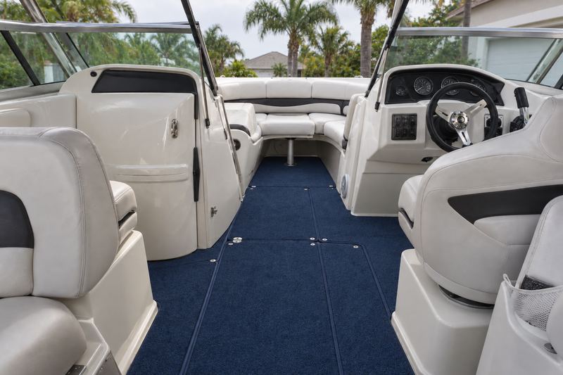 30 ft dual console, new snap-in navy carpet