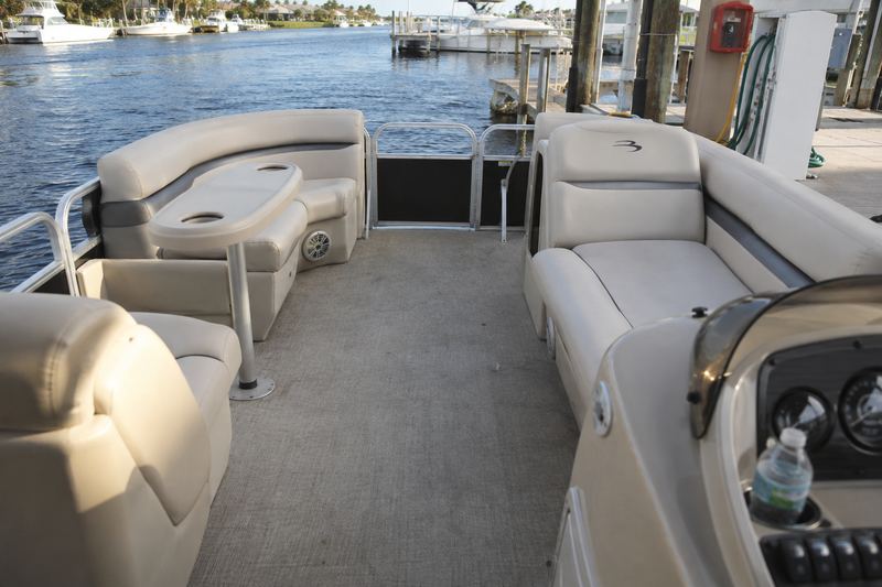24 ft pontoon, worn carpet