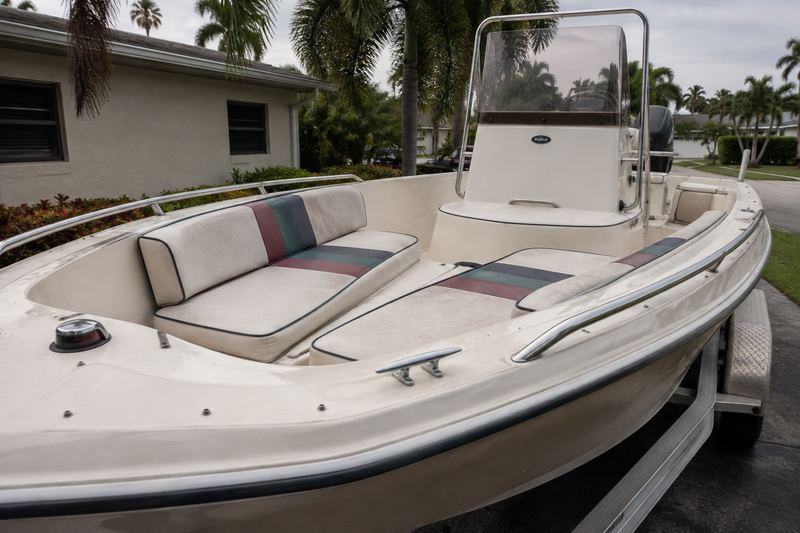 22 ft bay boat, worn cushions