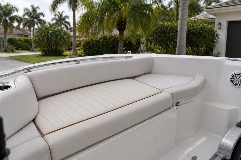 30 ft center console, new forward lounge in cream with cognac piping
