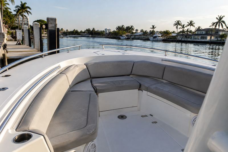 38 ft center console, worn cushions