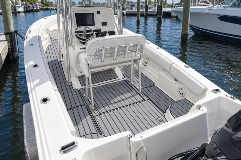 28 ft center console, new grey and black foam decking