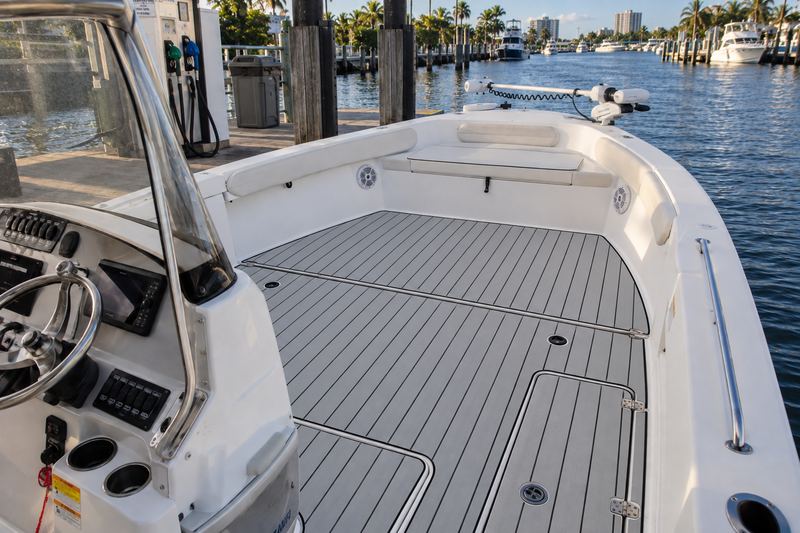 23 ft bay boat, new light grey foam decking
