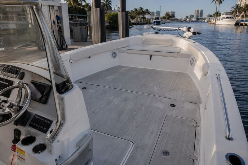 23 ft bay boat, worn deck