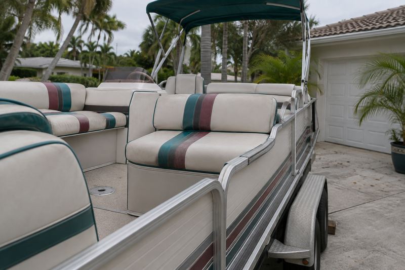22 ft pontoon, worn pontoon seats