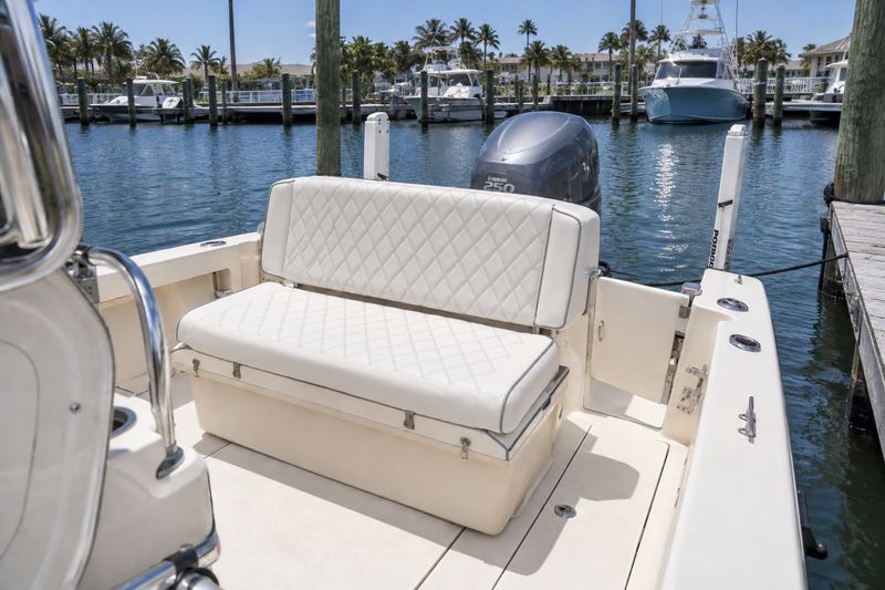 24 ft bay boat, new bench in white vinyl with grey diamond quilting