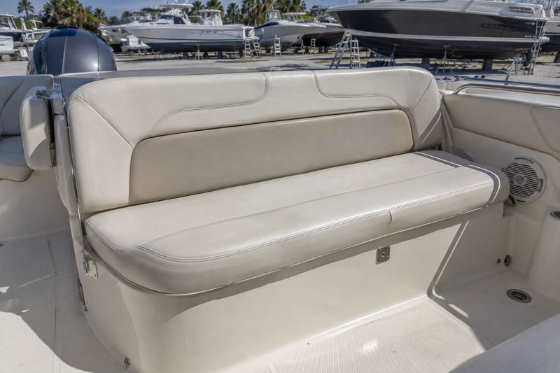 27 ft dual console, worn seat upholstery