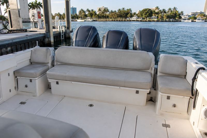 35 ft center console, worn seat upholstery